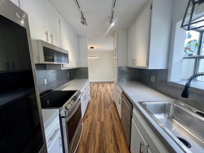 Building Photo - TWO PARKING SPACES INCLUDED! In Unit Washer & Dryer! Large Private Patio for Bikes, Boards and Bb...