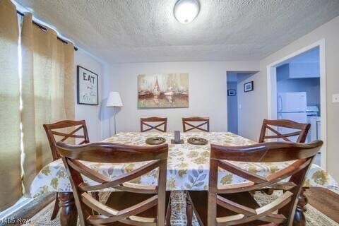 Building Photo - 490 E 222nd St