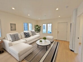 Building Photo - 3919 1/2-31-2 Mont Clair St