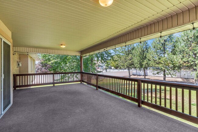 Building Photo - Spacious 5 Bed Kaysville Home with 3-Car Garage
