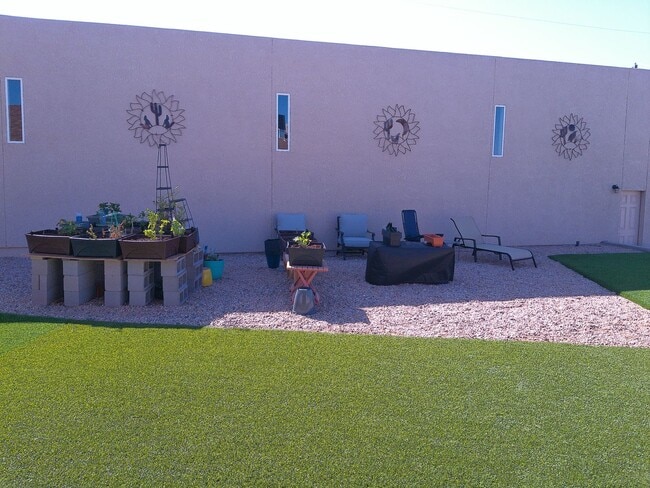 Building Photo - Seasonal rental 2 bedrooms 2 bathrooms