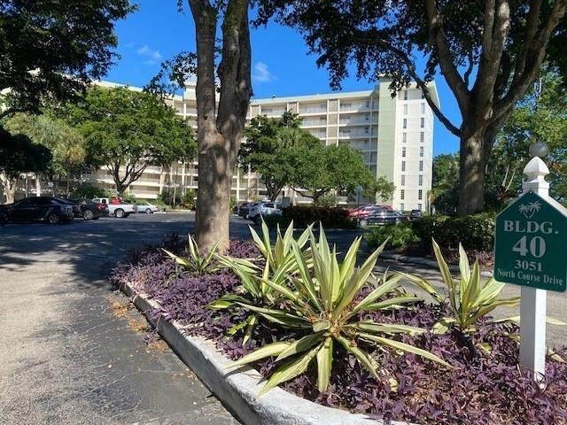 Building Photo - 3051 N Course Dr