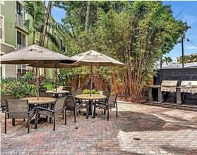 Building Photo - 1919 Van Buren St