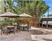 Building Photo - 1919 Van Buren St