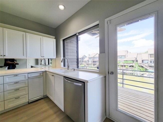 Building Photo - 18309 Sandy Cove Dr