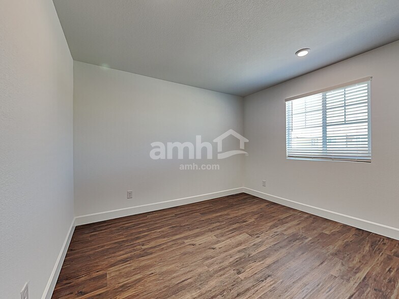 Building Photo - 8927 Tiger Tooth Ave