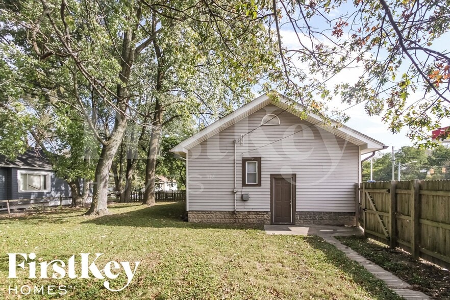 Building Photo - 2160 S Emerson Ave