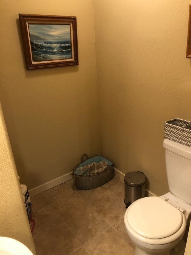 Building Photo - Large 4 Bedroom House in Newberg. Great Location!