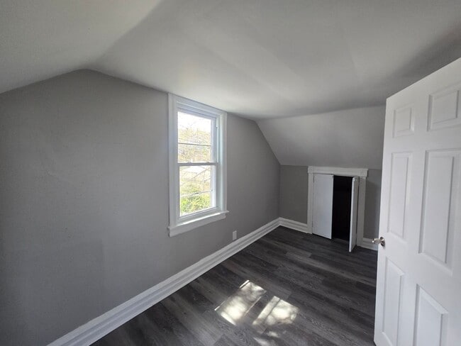 Building Photo - 514 Auburn St