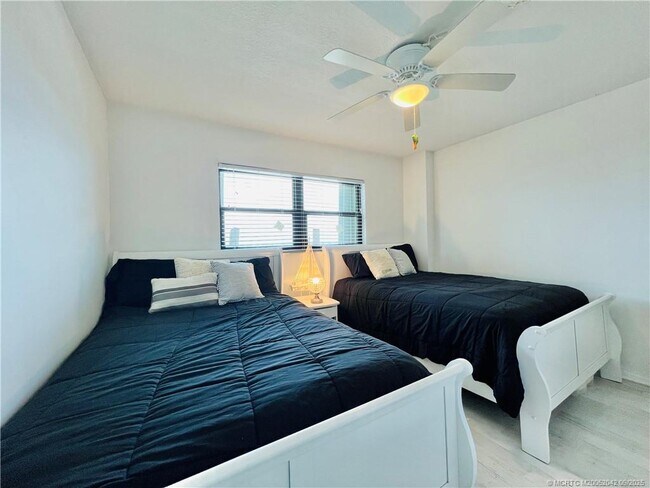 Building Photo - 9400 S Ocean Dr