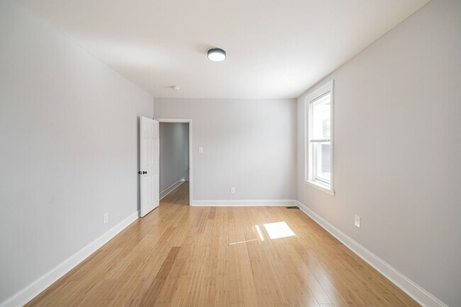 Building Photo - Huge 3 bedroom house for rent