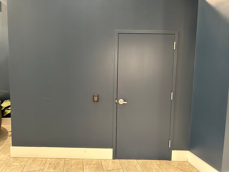 Package storage room - 1390 V St NW