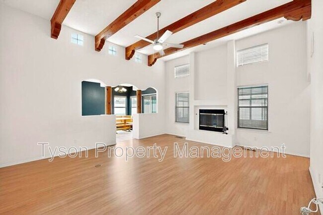 Building Photo - 10139 Arroyo Crest Dr NW