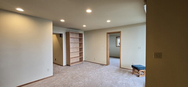 Building Photo - 3033 W Viewmont Wy W