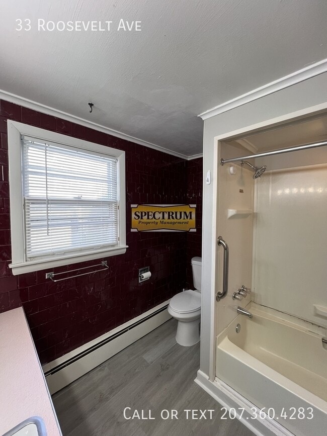 Building Photo - 33 Roosevelt Ave