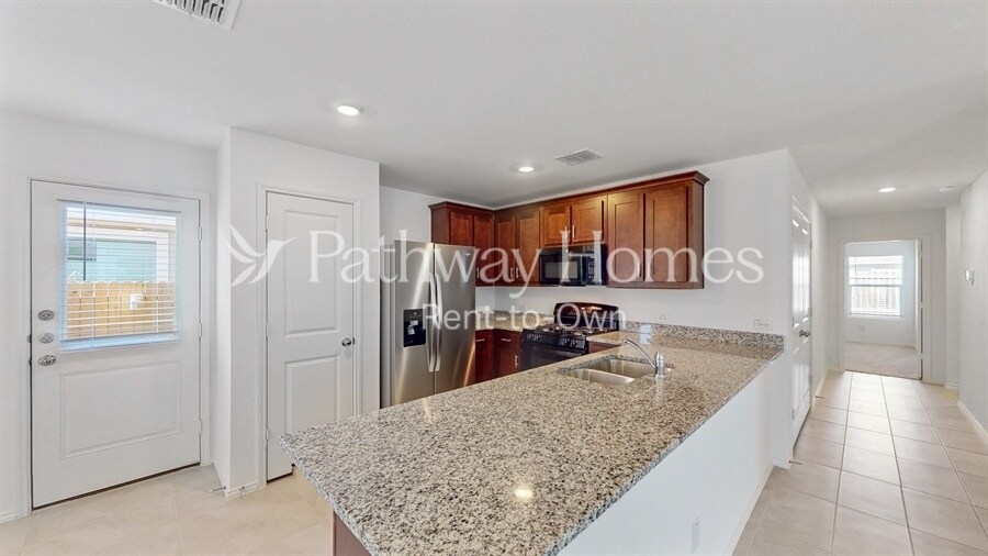 Building Photo - 1329 Plum Rd