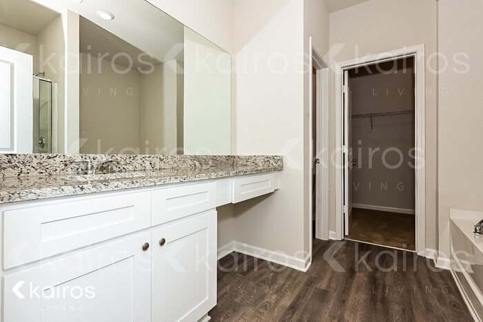 Building Photo - 7000 Pinehurst Way N