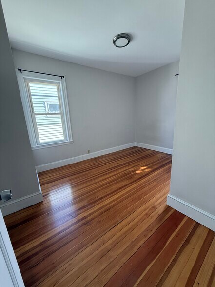 Building Photo - 26 Taft St