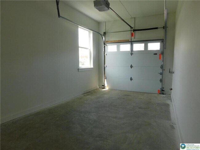 Building Photo - 1674 Best Pl