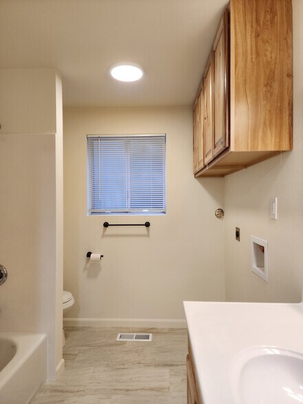 Building Photo - 361 E 650 N