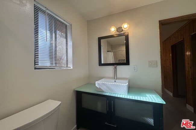 Building Photo - 2317 Maplewood Way