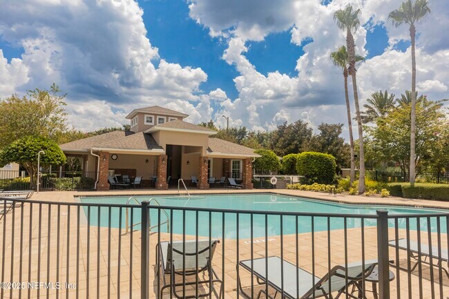 Building Photo - 8121 Summer Palm Ct