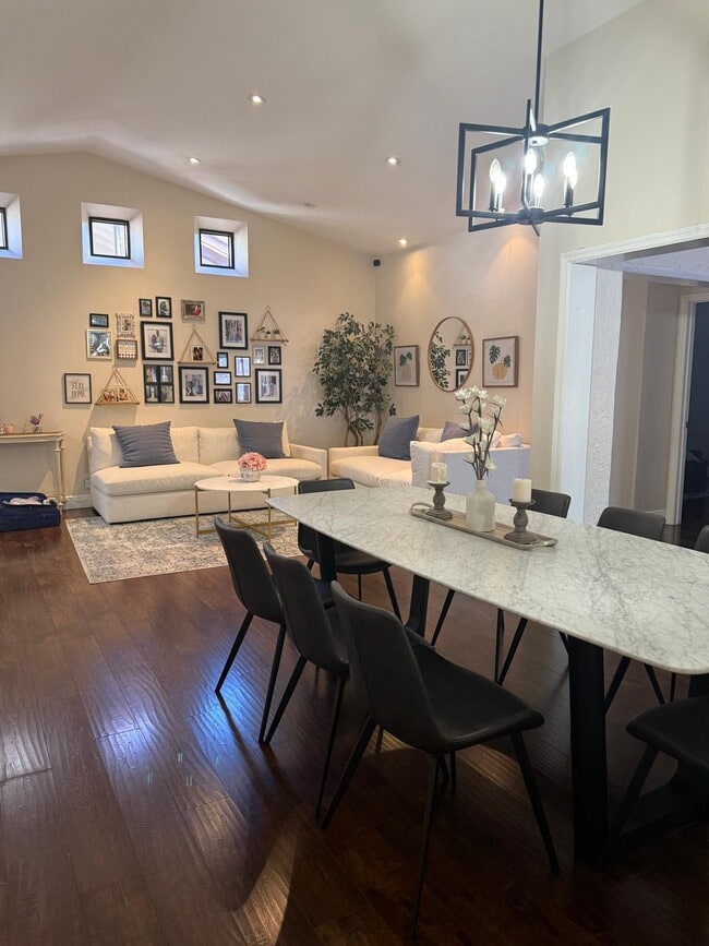 Building Photo - 1988 Sacramento