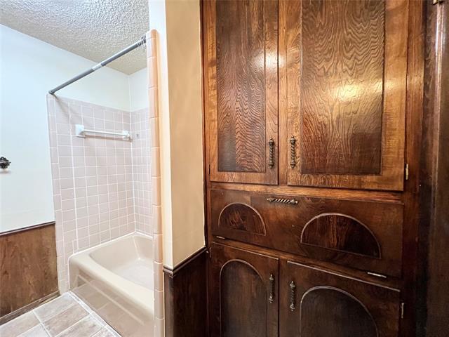 Building Photo - 2804 Canyon Dr