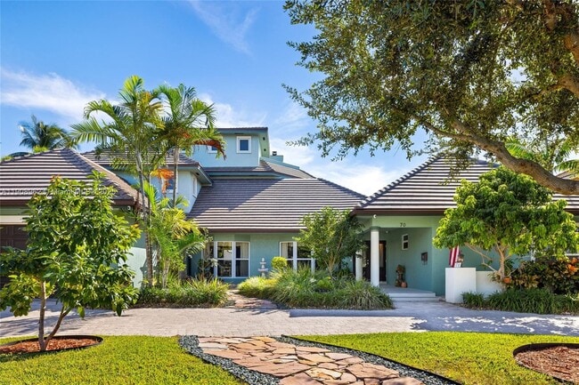 Building Photo - 70 Bay Colony Ln