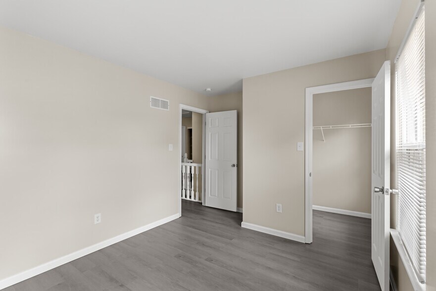 Building Photo - 245 Westridge Parc Ln