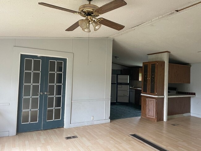Building Photo - 5 Bedroom, 3 Bath 2,128 sq ft Doublewide T...