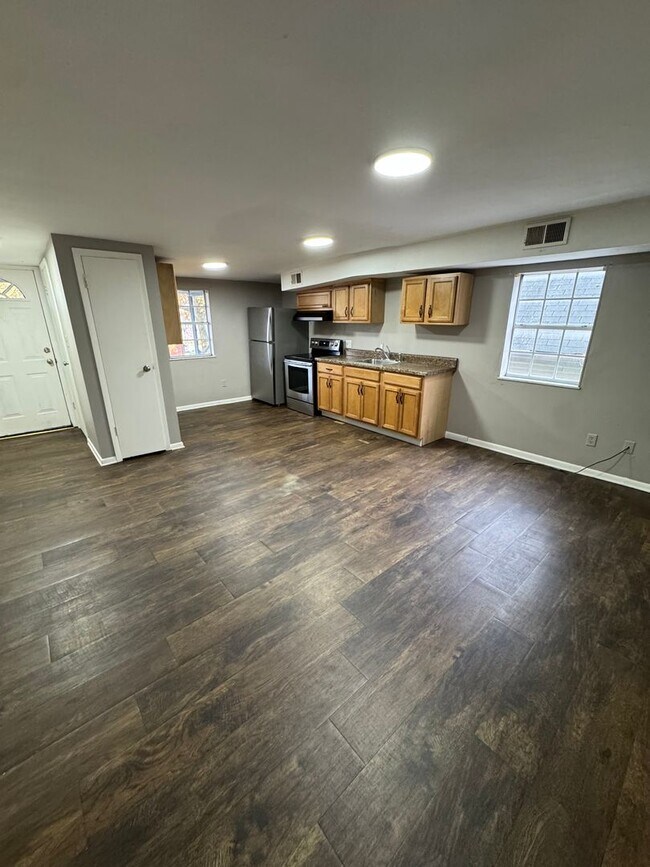 Building Photo - 542 5th Ave