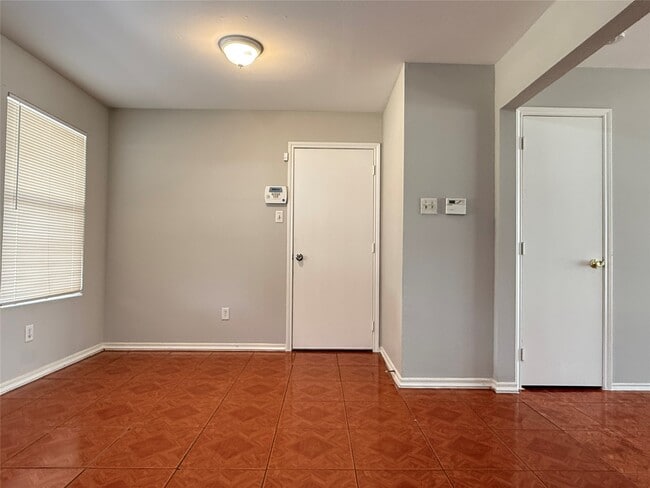 Building Photo - 2403 Chalet Rd