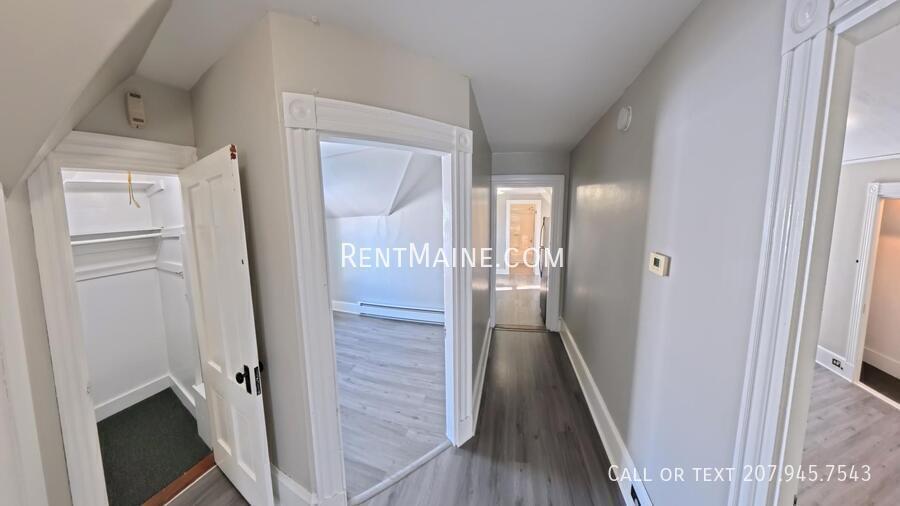 Building Photo - 402 Fourth St. Apt.