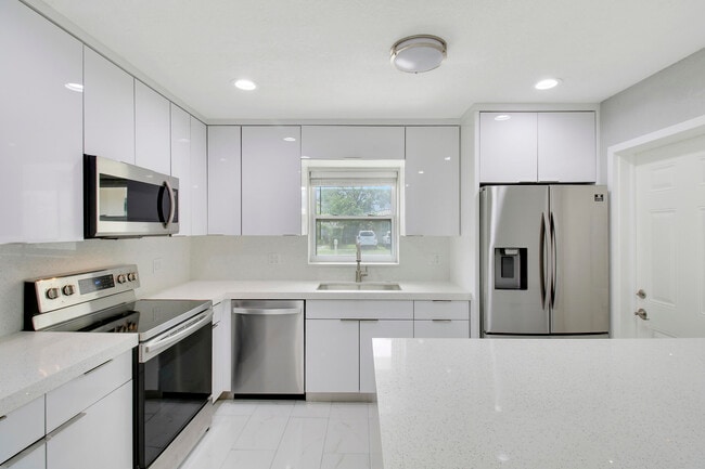 Building Photo - 1231 SW 32nd St