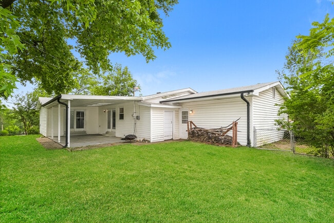 Building Photo - Fantastic 3bd/3ba home! Let yourself in!