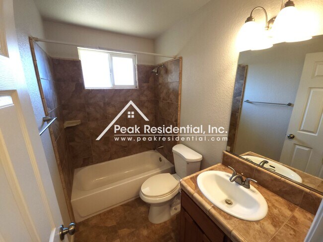 Building Photo - Wonderful 3bd/2ba Home near Whitney & Watt Avenue