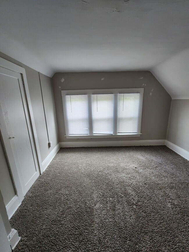 Building Photo - SUPER CLEAN 1 Bedroom Apt For Rent