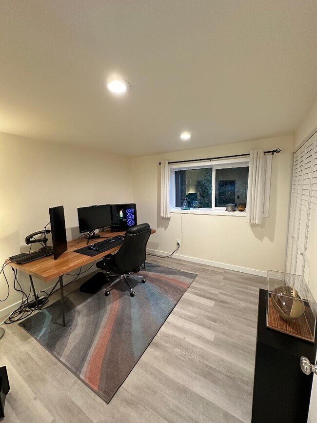 bedroom - 112 165th Ave NE