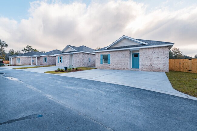 Building Photo - 102 Clearing Way