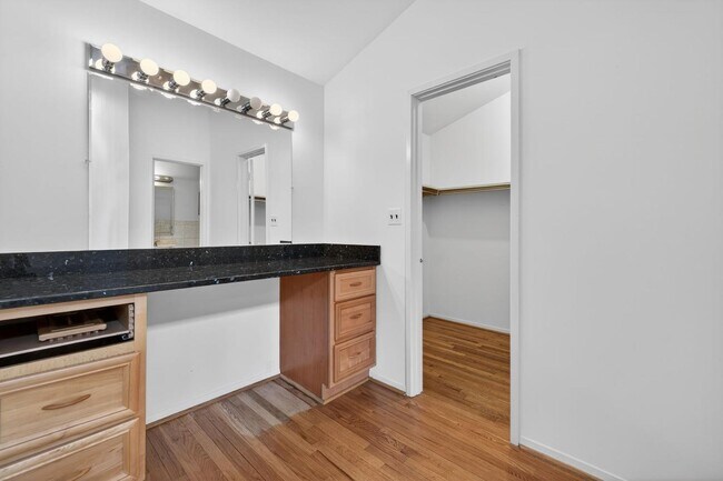 Building Photo - 9404 Woodington Dr