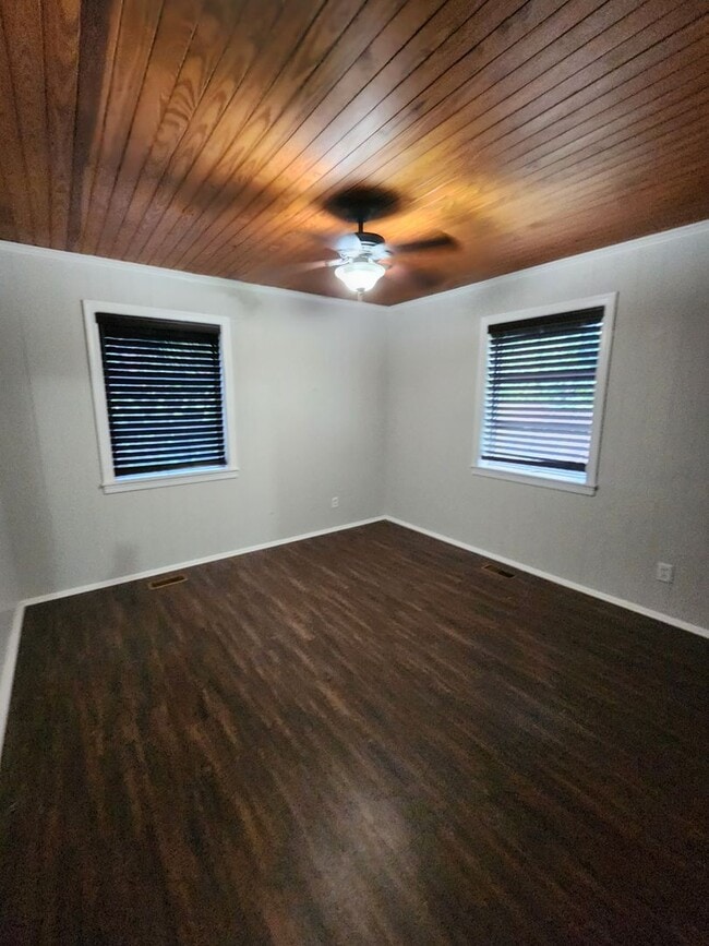 Building Photo - Spacious 3-Bedroom Brick Home with Firepla...