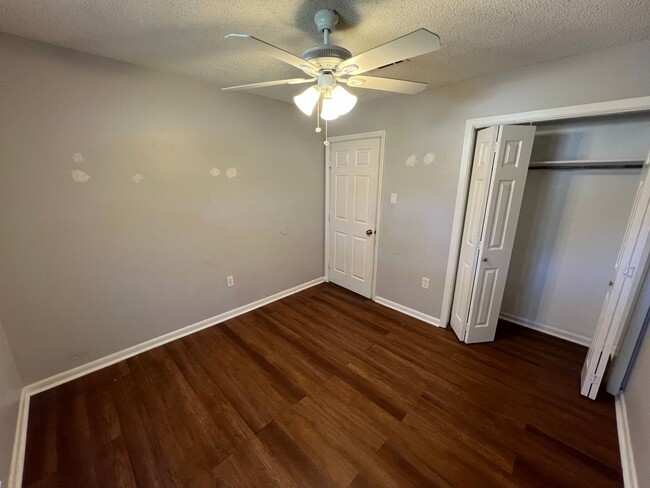 Building Photo - 3 bedroom, 2 bathroom home in Baton Rouge,...