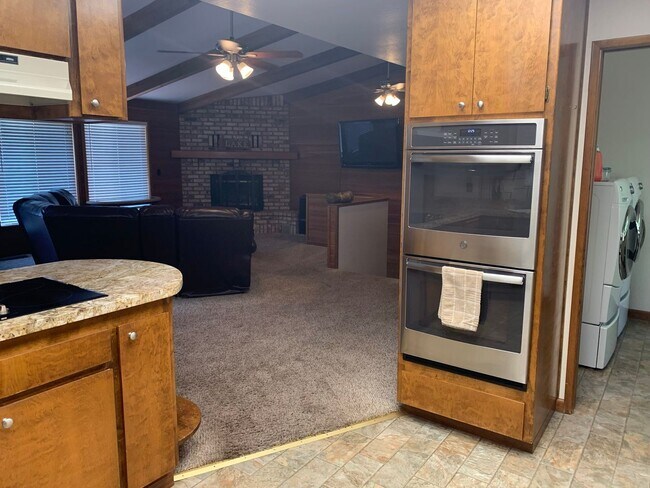 Building Photo - Lake Oroville Lake House with Spectacular Views!