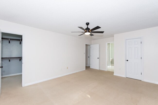 Building Photo - MOVE-IN READY