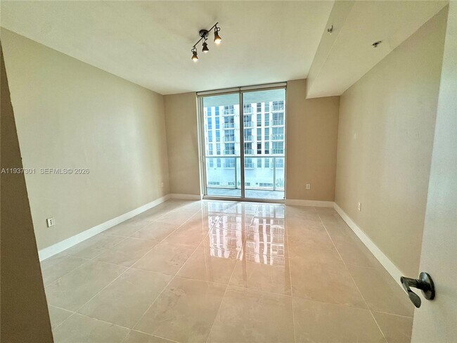 Building Photo - 253 NE 2nd St