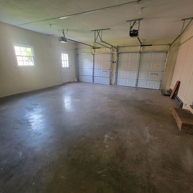 Building Photo - 216 Maxwell Dr