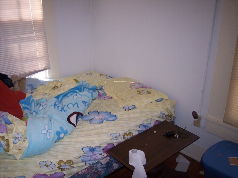 Building Photo - 309 W Oregon St