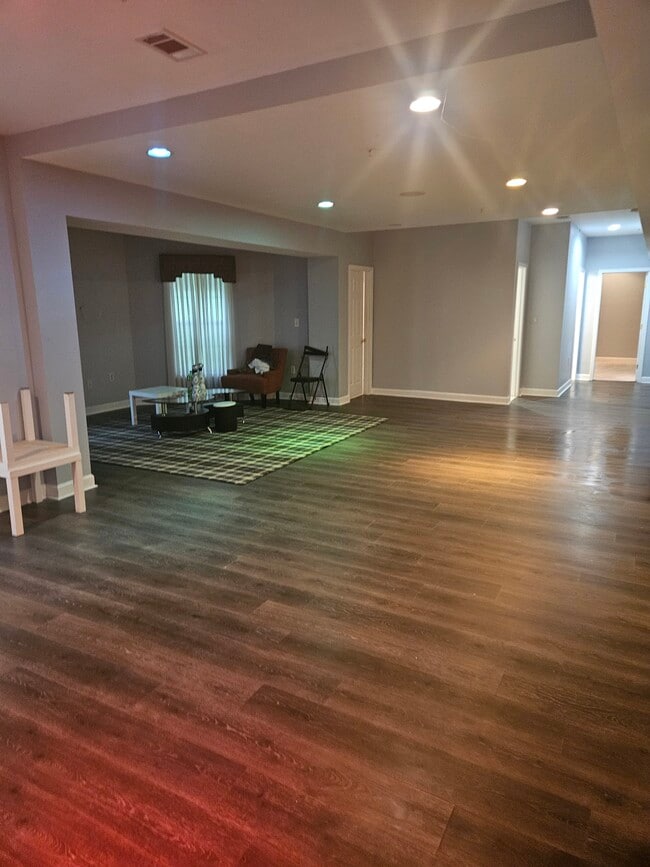 Building Photo - 2604 Somerton Ct