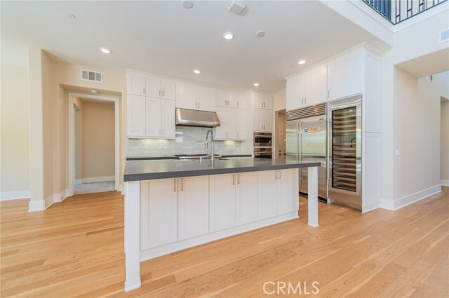 Building Photo - 60 Ray